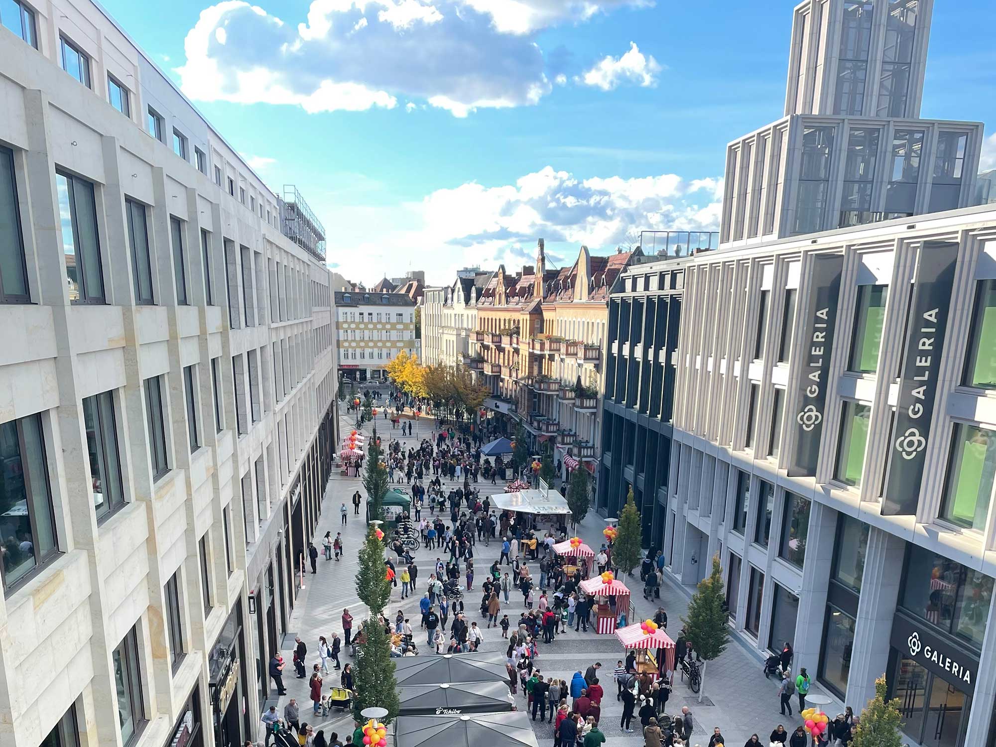 DUNKIN‘ (ehemals Dunkin‘ Donuts) kommt nach Reinickendorf: Neue Filiale eröffnet im Projekt Fußgängerzone Gorkistraße / Tegel Quartier